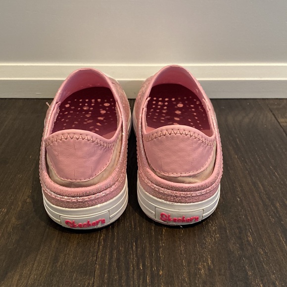 Skechers Guzman Steps Shoes - Picture 2 of 8